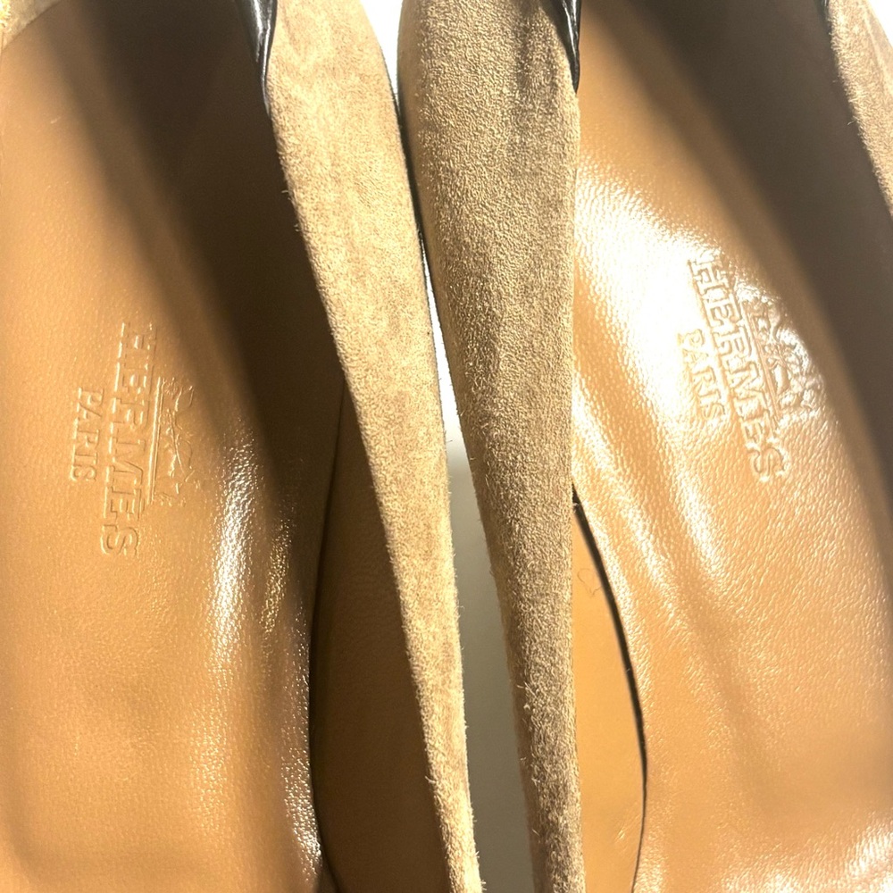 Vintage Hermes Paris Pumps Suede Taupe Heels with Black Leather Contrast - Picture 8 of 10